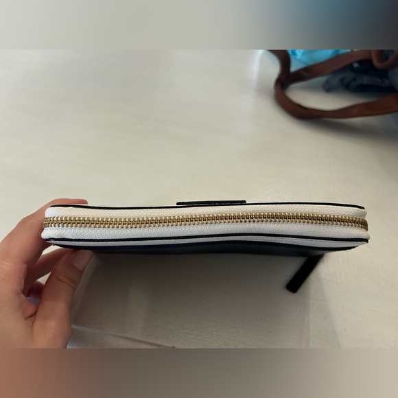 Kate Spade Large Cream/Dark Blue Zip Wallet - Picture 2 of 9